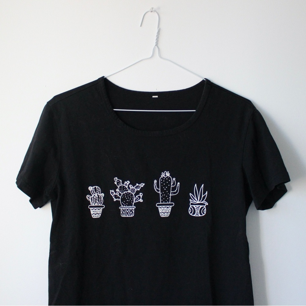 🌟2/$14🌟 Plant succulent and cacti graphic t-shirt